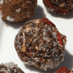 Can dogs eat goji berries? Yes! With my goji berries superfood bites your dog will love them!